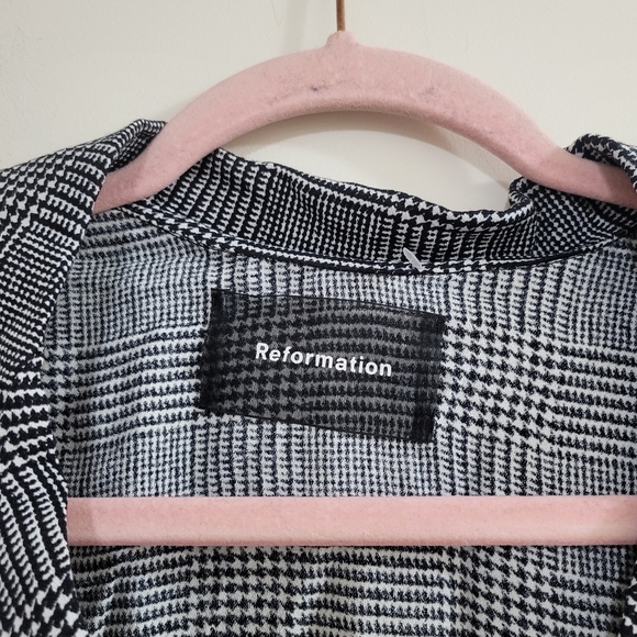 Reformation cropped button down houndstooth top - Picture 3 of 4